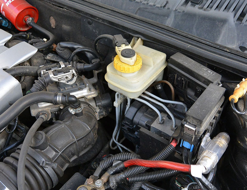 Тормозная жидкость, Как проверить уровень и состояние за 5 минут, чтобы не улететь в кювет |