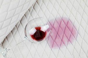 Чем отстирать красное вино с одежды: эффективные методы для удаления пятен с разных тканей |