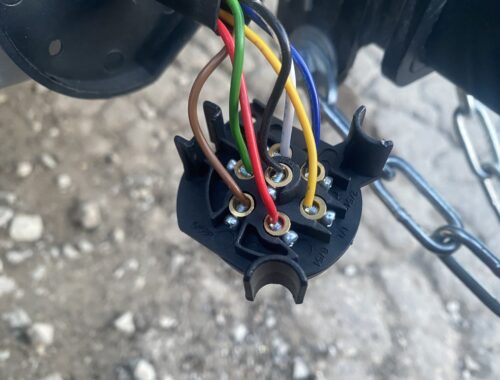 Как правильно подключить фаркоп: розетка, проводка, схема